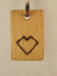 Suvenír - drevený prívesok na kľúče 2,5x3,5cm
