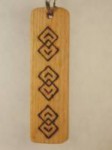 Suvenír - drevený prívesok na kľúče cca 2,5x8cm