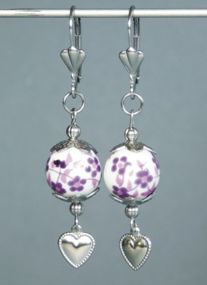 Bižutéria - Náušnice chirurgická oceľ, porcelán, dl. 6cm, fialový kvet