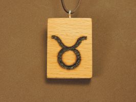 Prívesok drevený na koži zverokruh (21.04. - 20.05.) BÝK