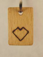 Suvenír - drevený prívesok na kľúče 2,5x3,5cm