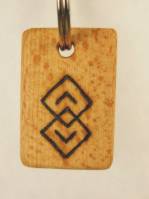 Suvenír - drevený prívesok na kľúče 2,5x3,5cm