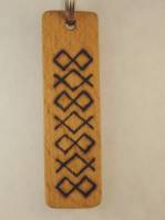Suvenír - drevený prívesok na kľúče cca 2,5x8cm