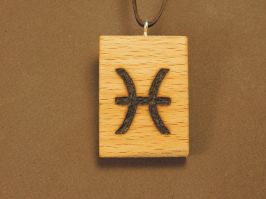 Prívesok drevený na koži zverokruh (20.02. - 20.03.) RYBY